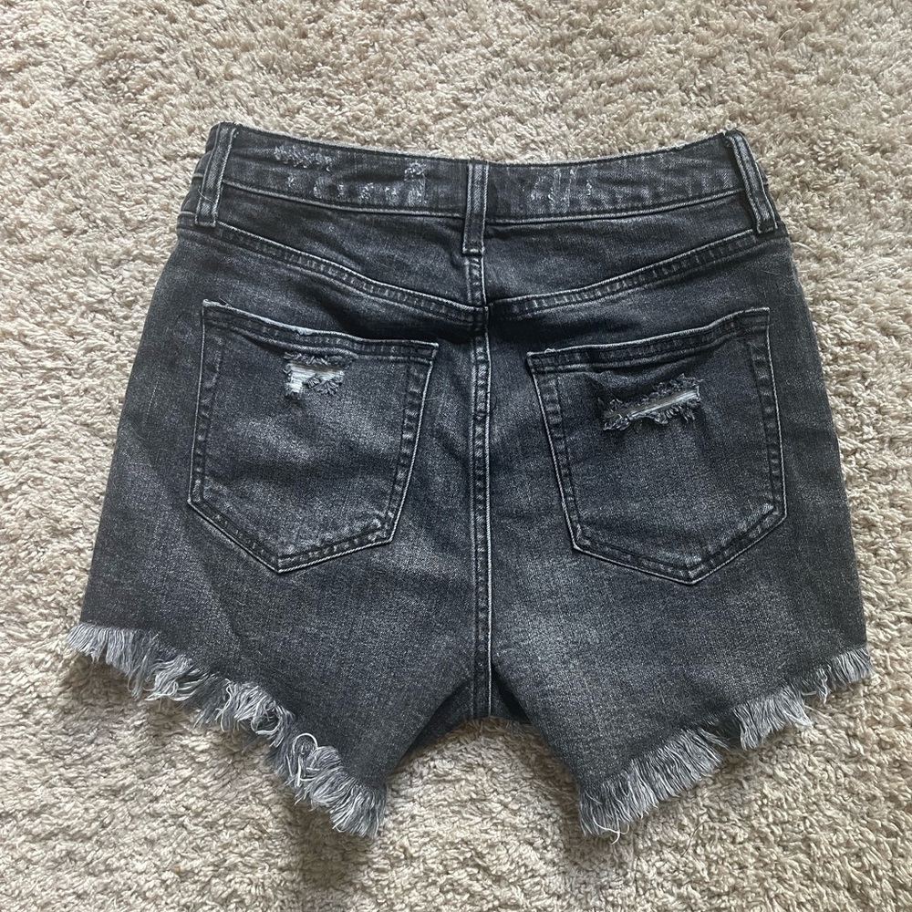 Free People high waisted distressed jean shorts.  Never worn 27 waist - Picture 2 of 4